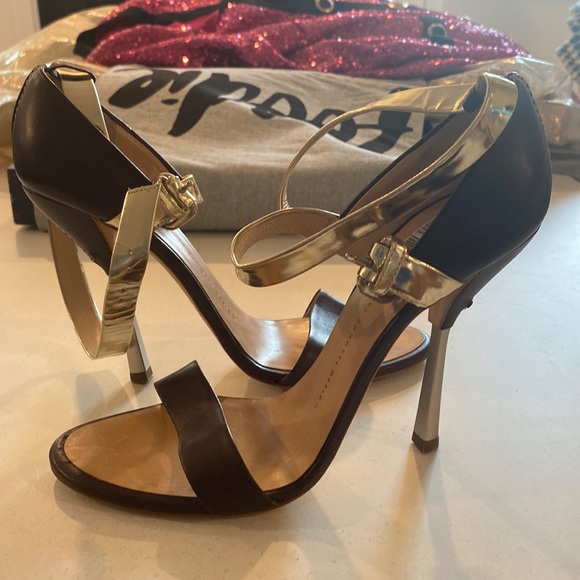 Giuseppe Zanotti - Picture 1 of 5